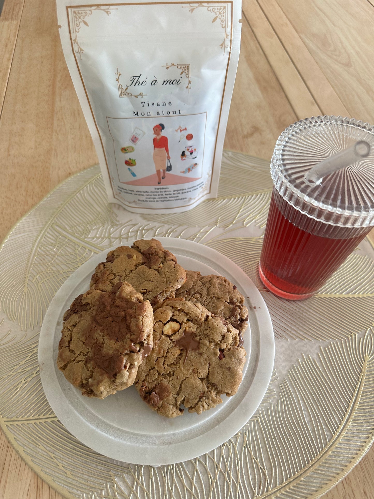 cookies amande accompagné d'une infusion